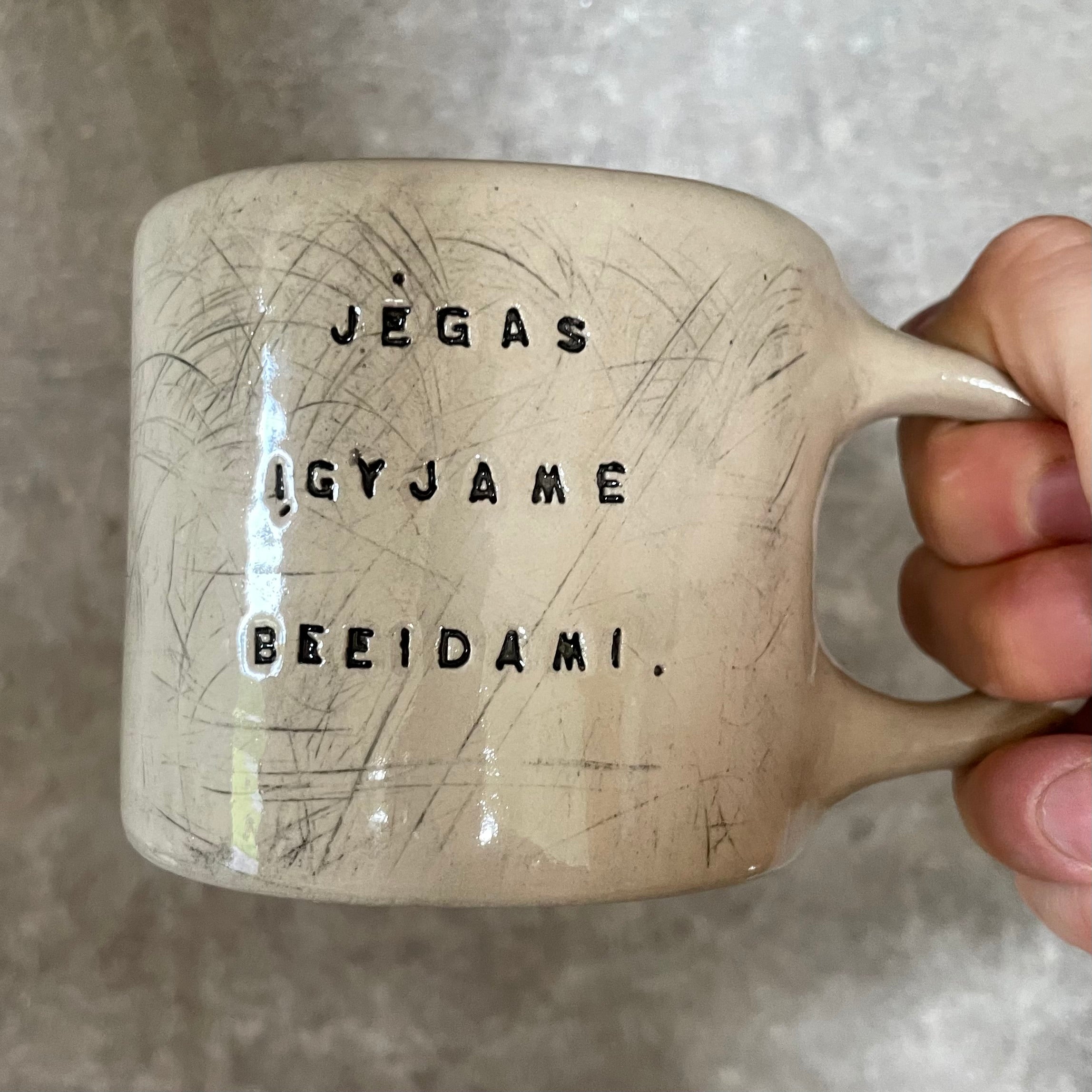 Ceramic mug with quote by Vergil