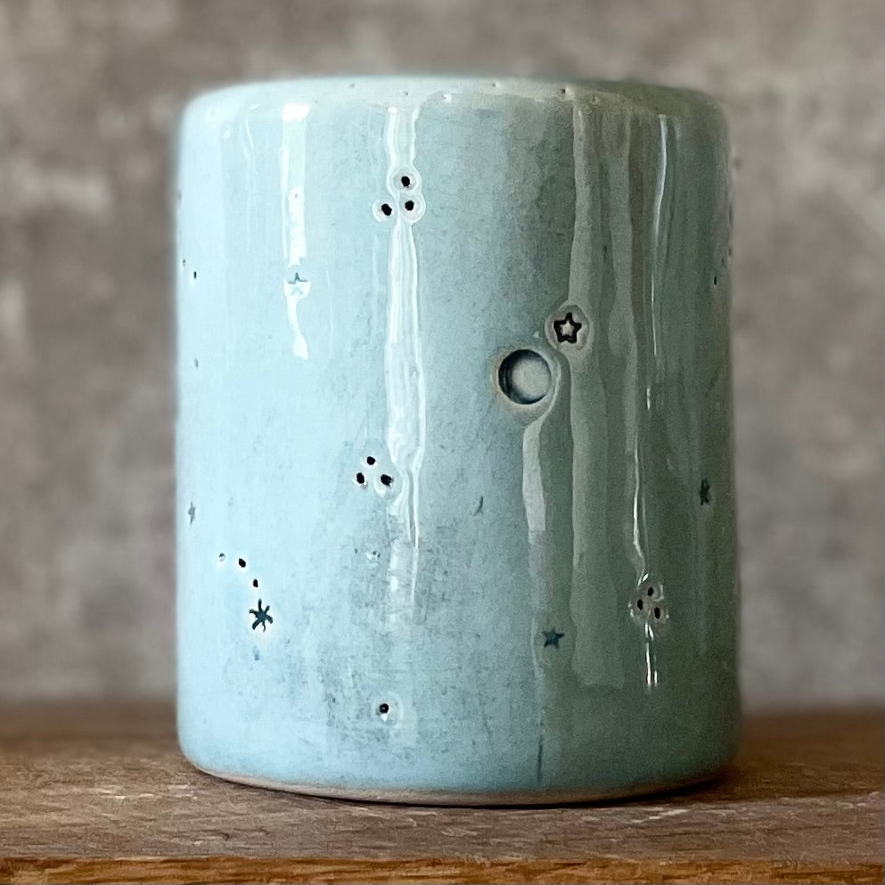 Blue tumbler mug with magic saying