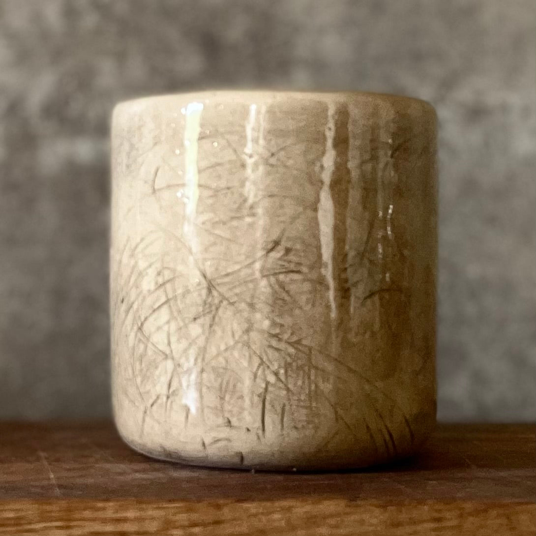 Beige tumbler mug with word RAMYBE