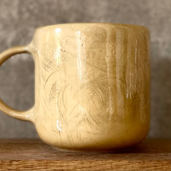 Big yellow mug with saying in Lithuanian