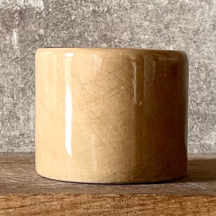 Mažas puodelis su mielu užrašu apie kavą