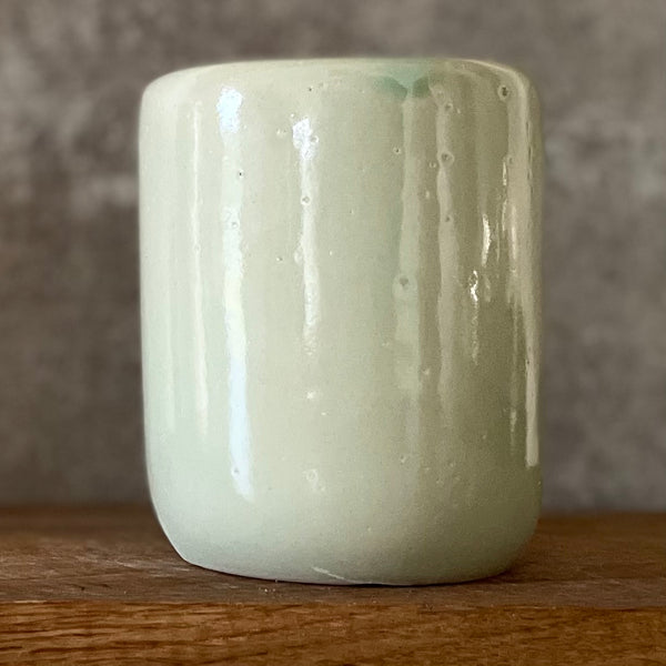 Pale blue mug with saying in Spanish