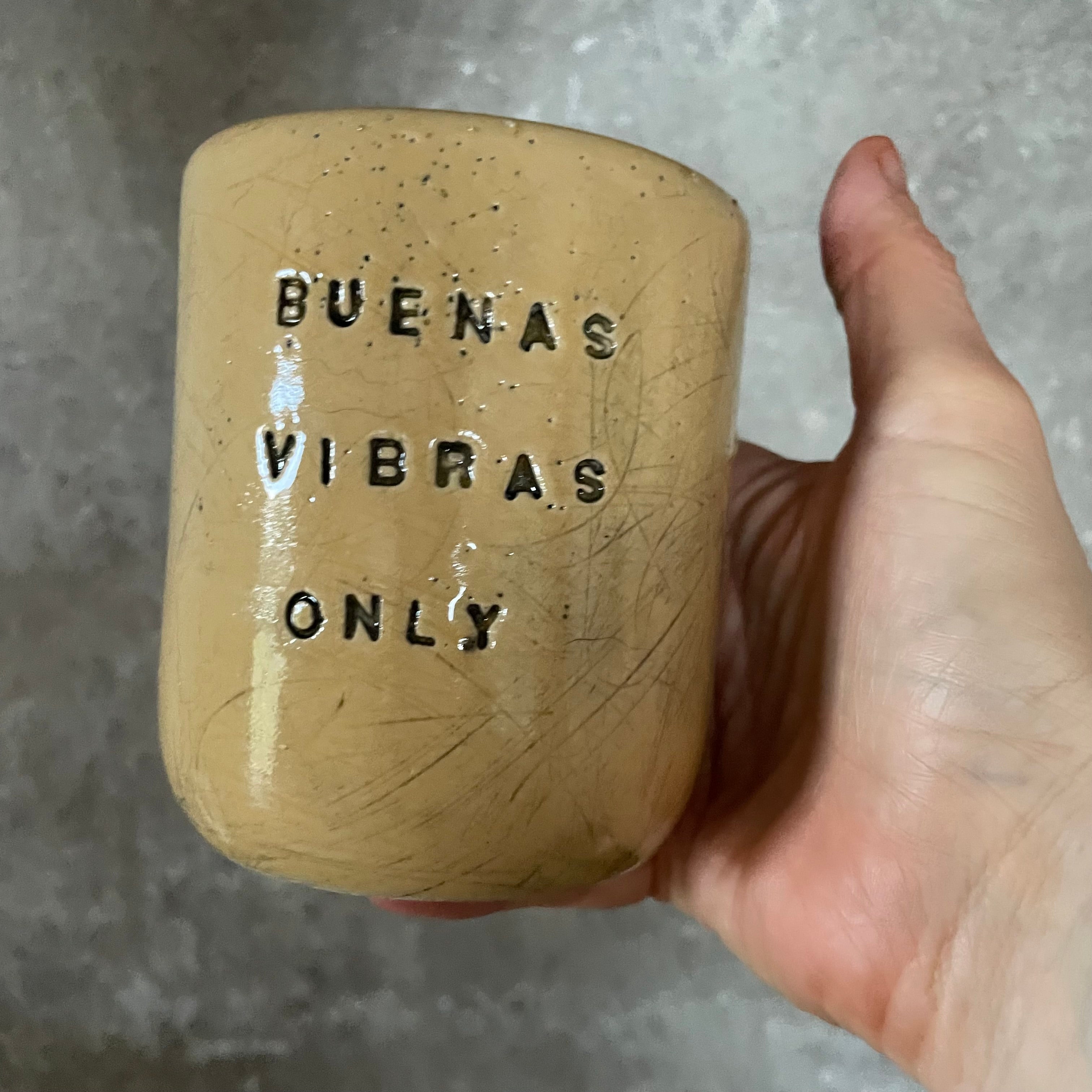 Yellow mug BUENAS VIBRAS