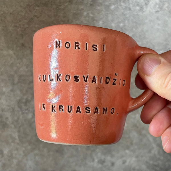 Small pink mug with funny phrase in Lithuanian
