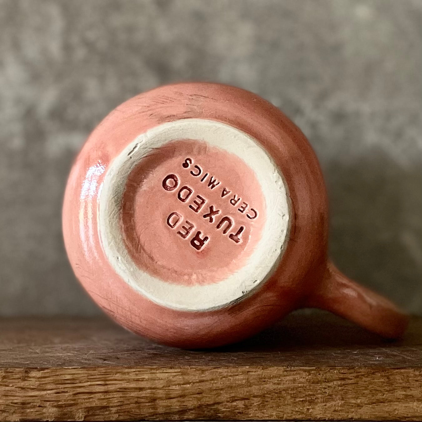 Big red mug with saying in Lithuanian