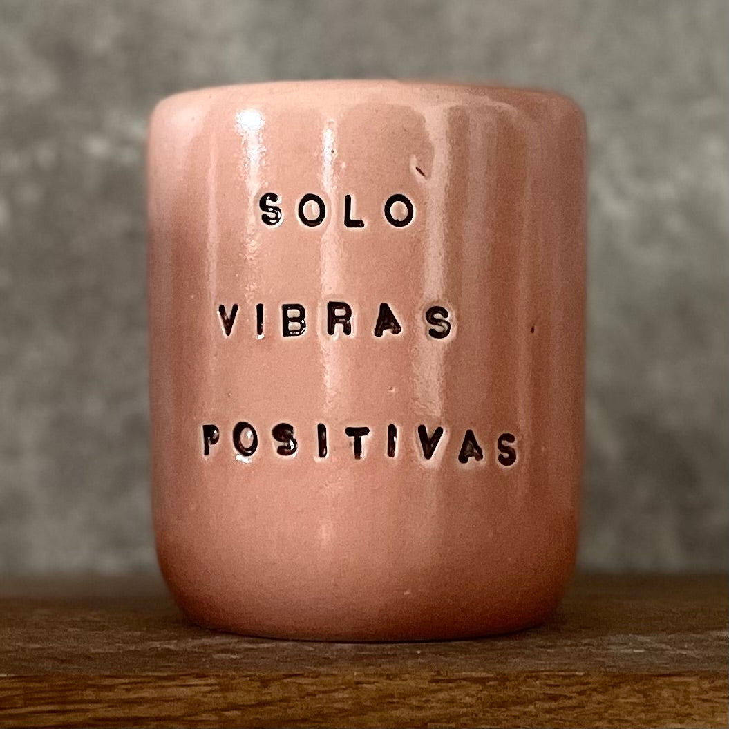 Rožinis puodelis SOLO VIBRAS POSITIVAS