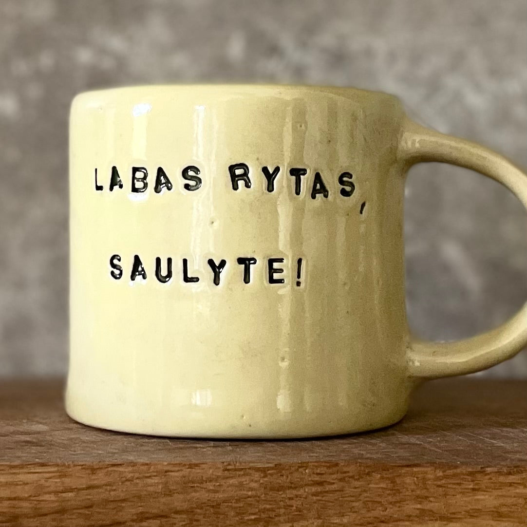 Ceramic mug with words in Lithuanian LABAS RYTAS, SAULYTE