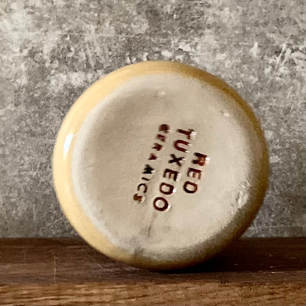 Yellow tumbler mug with word in Lithuanian POILSIS