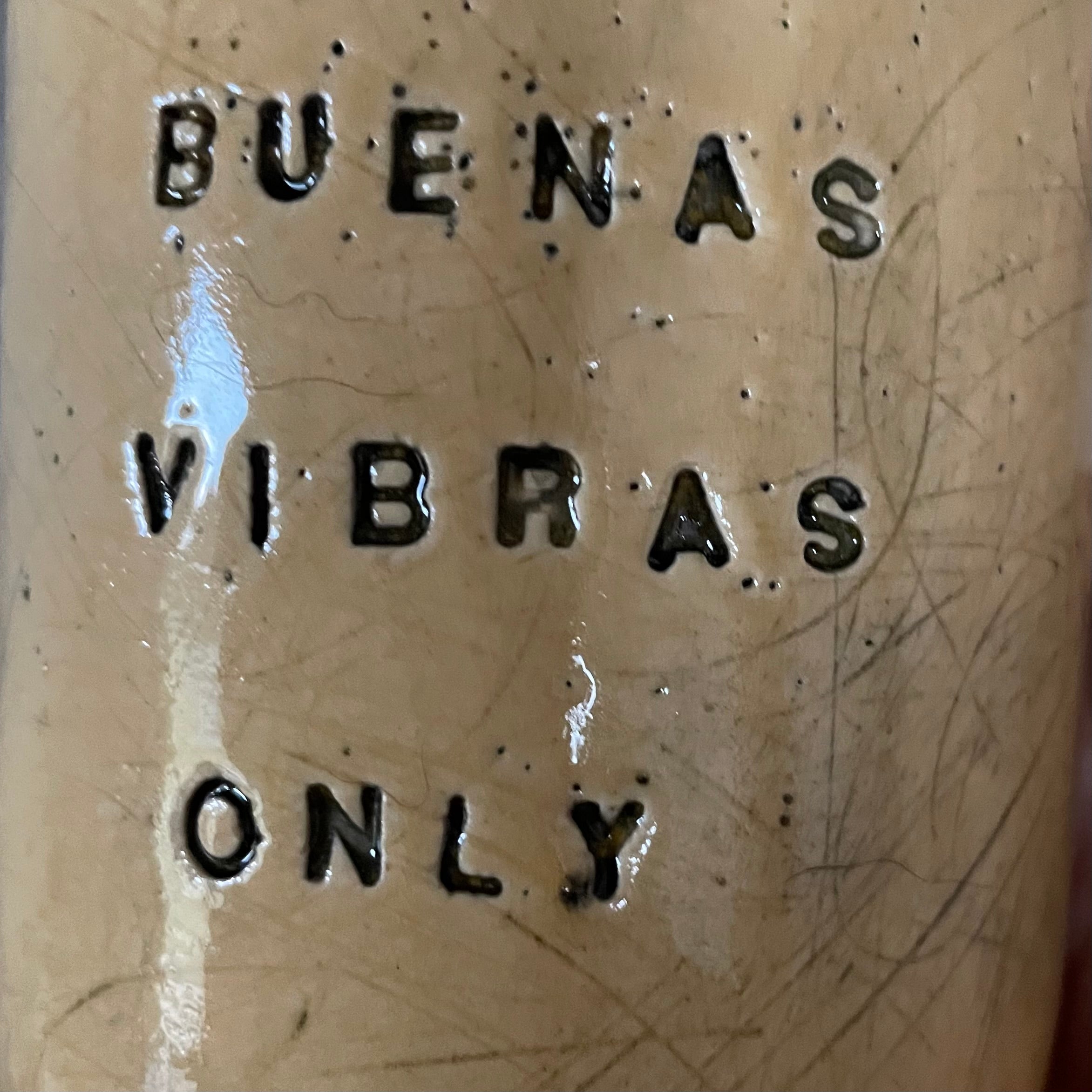 Yellow mug BUENAS VIBRAS