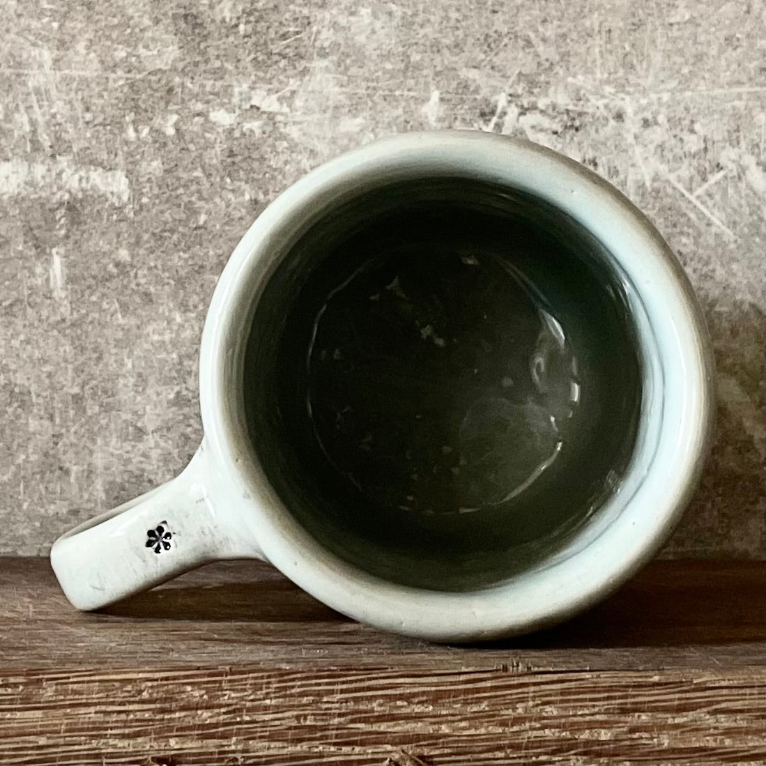 Blue mug with funny saying in mixed Lithuanian