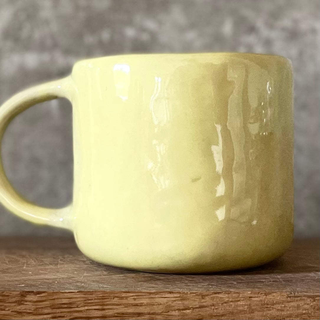 Yellow ceramic mug with saying in Russian