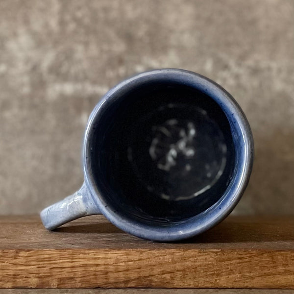 Blue mug with words in Lithuanian
