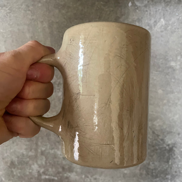 Rusvas puodelis apie knarkimą