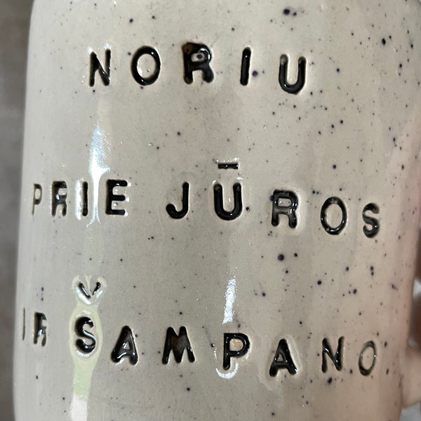 Speckled mug with saying in Lithuanian