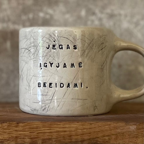 Ceramic mug with quote by Vergil
