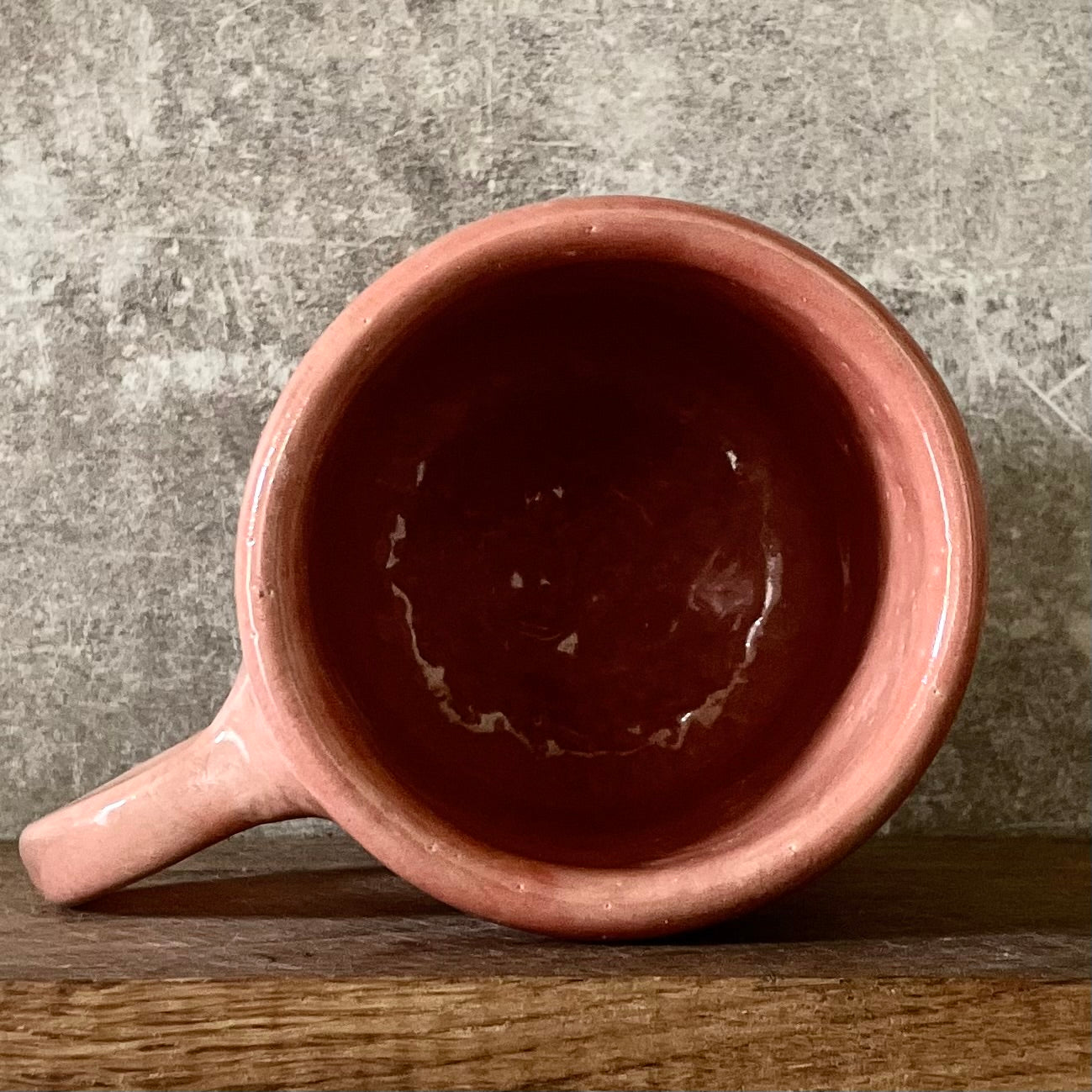 Big red mug with saying in Lithuanian