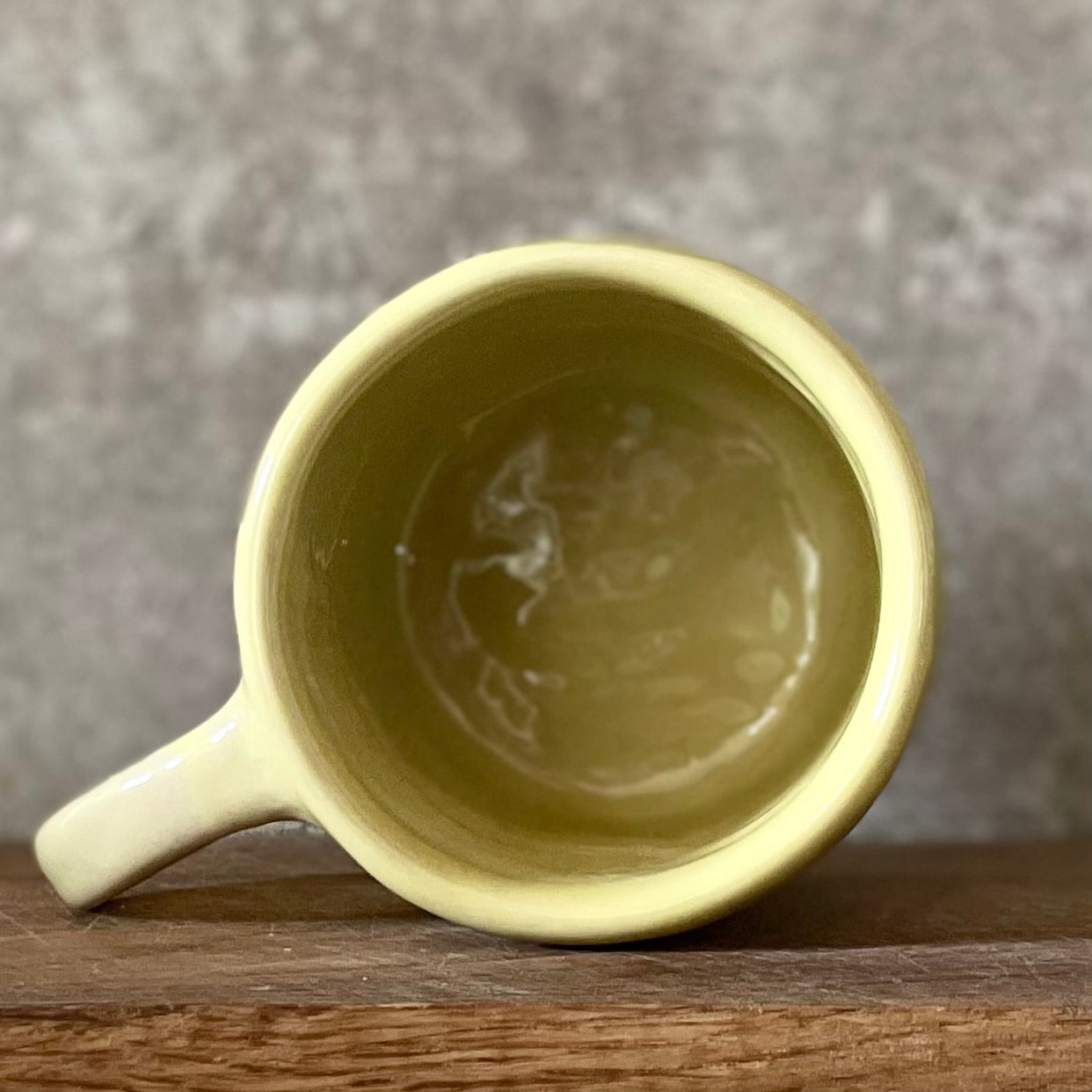 Yellow ceramic mug with saying in Russian