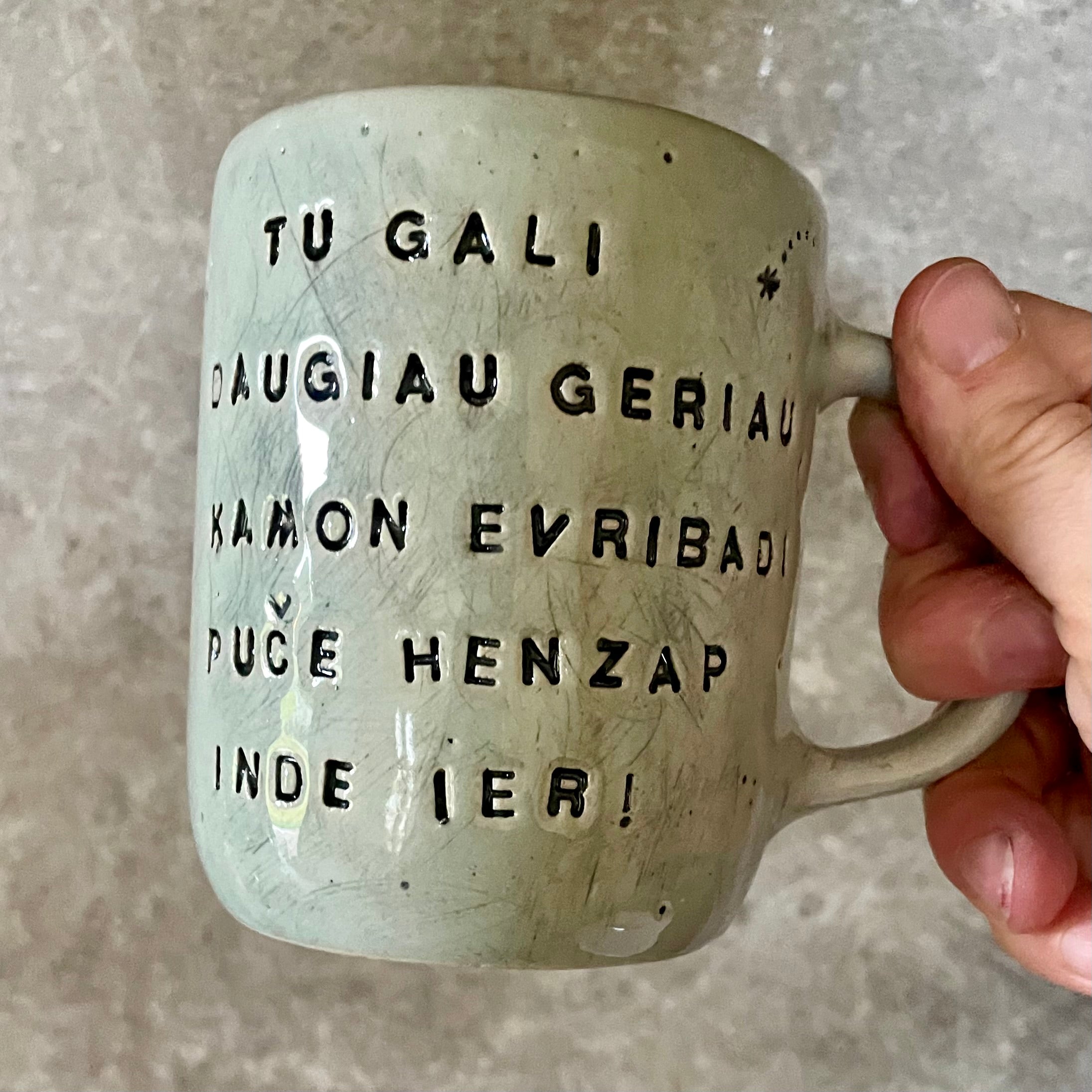 Blue mug with funny saying in mixed Lithuanian