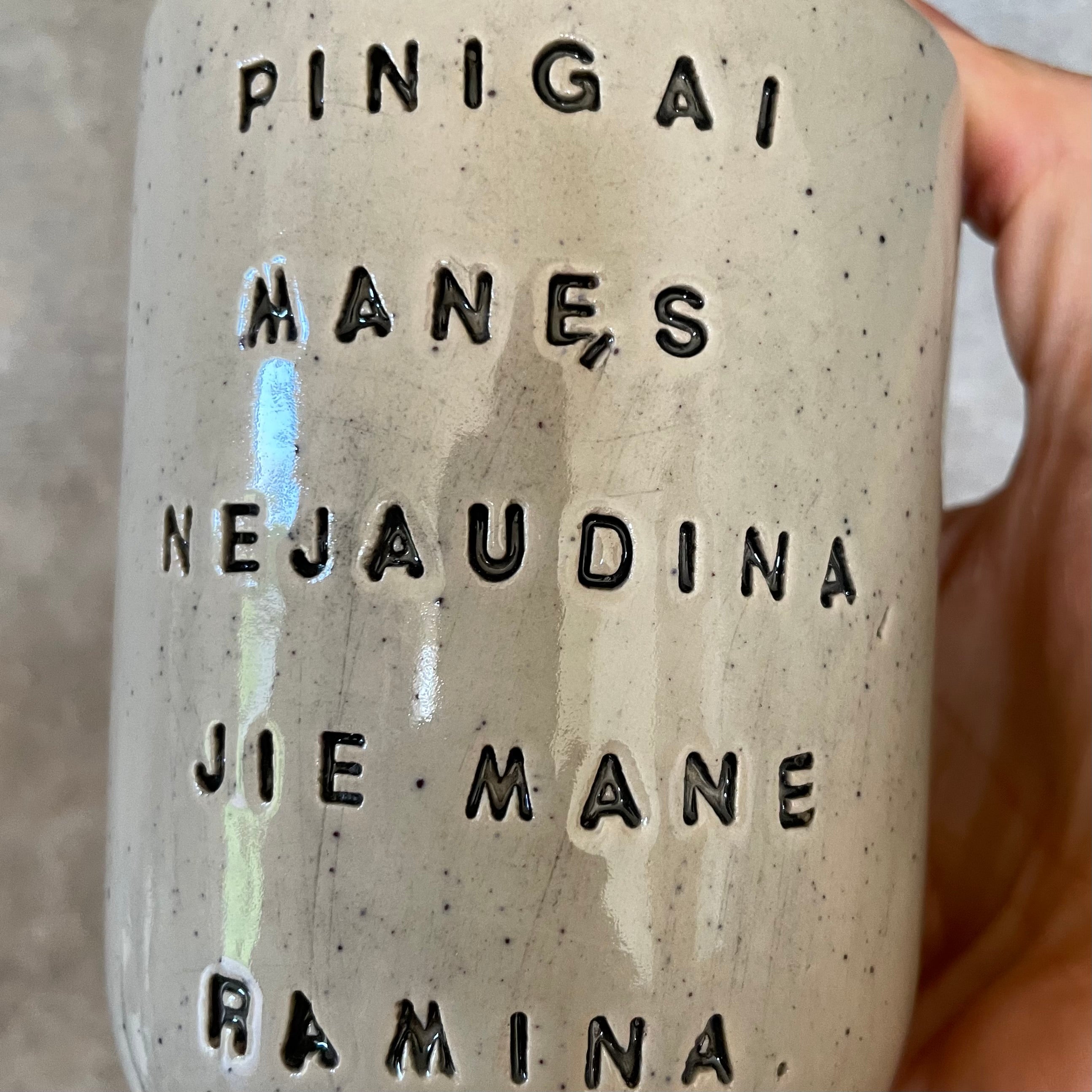 Puodelis apie pinigus