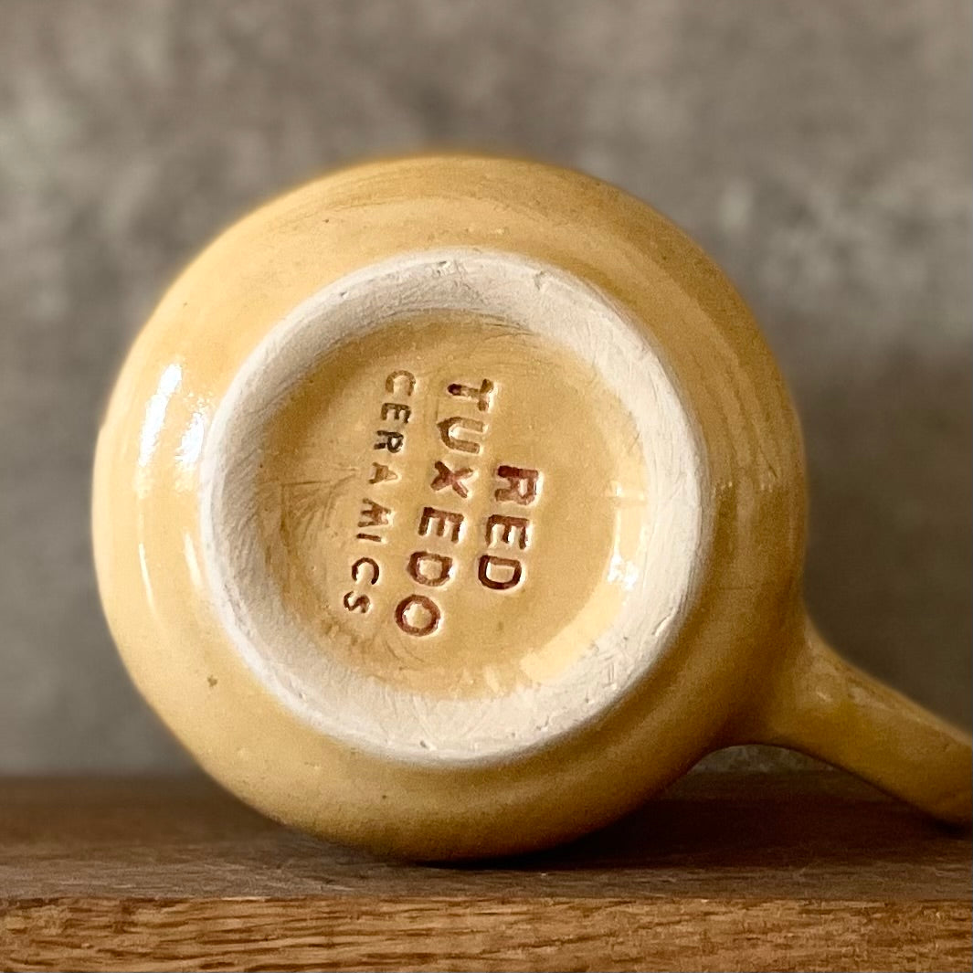 Big yellow mug with saying in Lithuanian