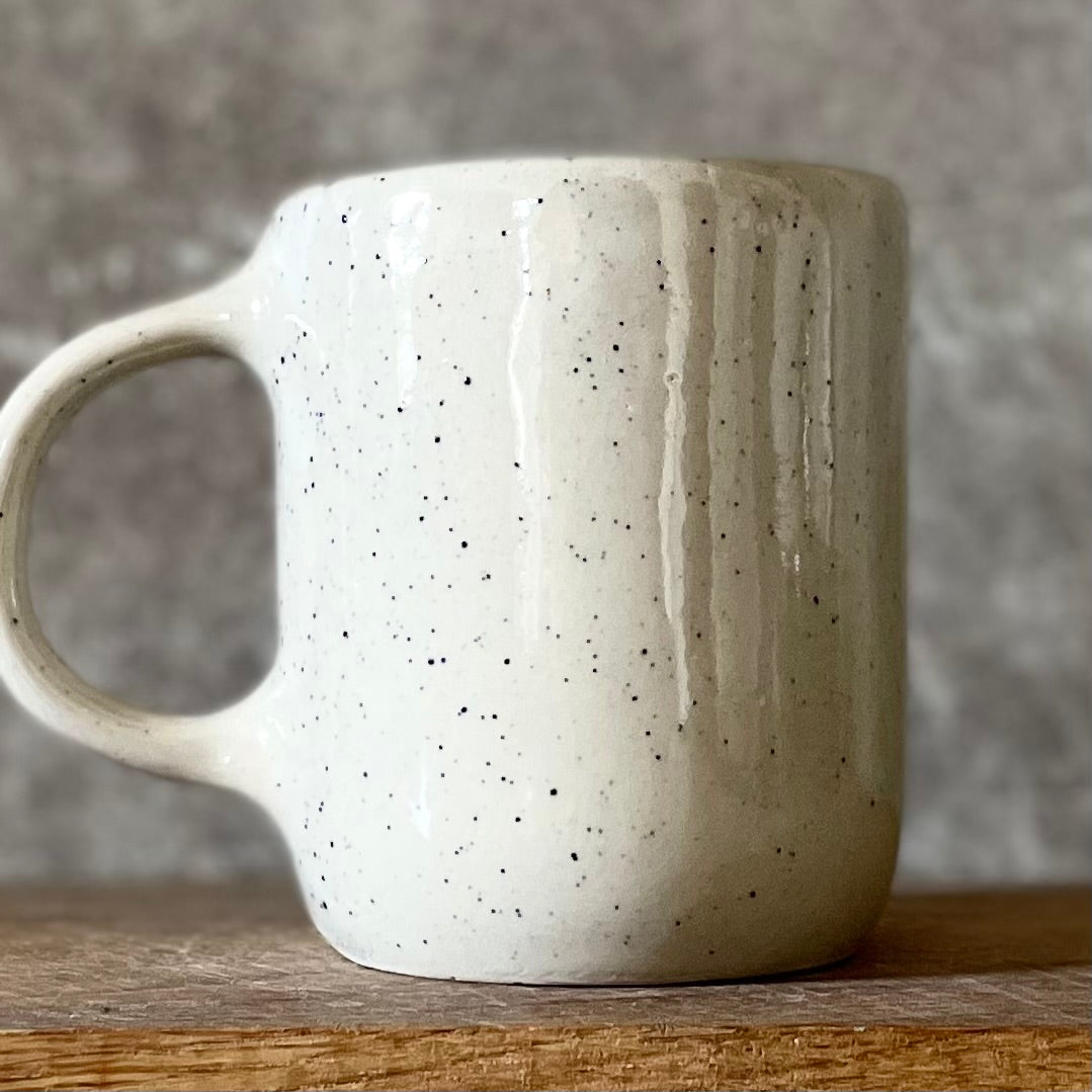 Speckled mug with saying in Lithuanian