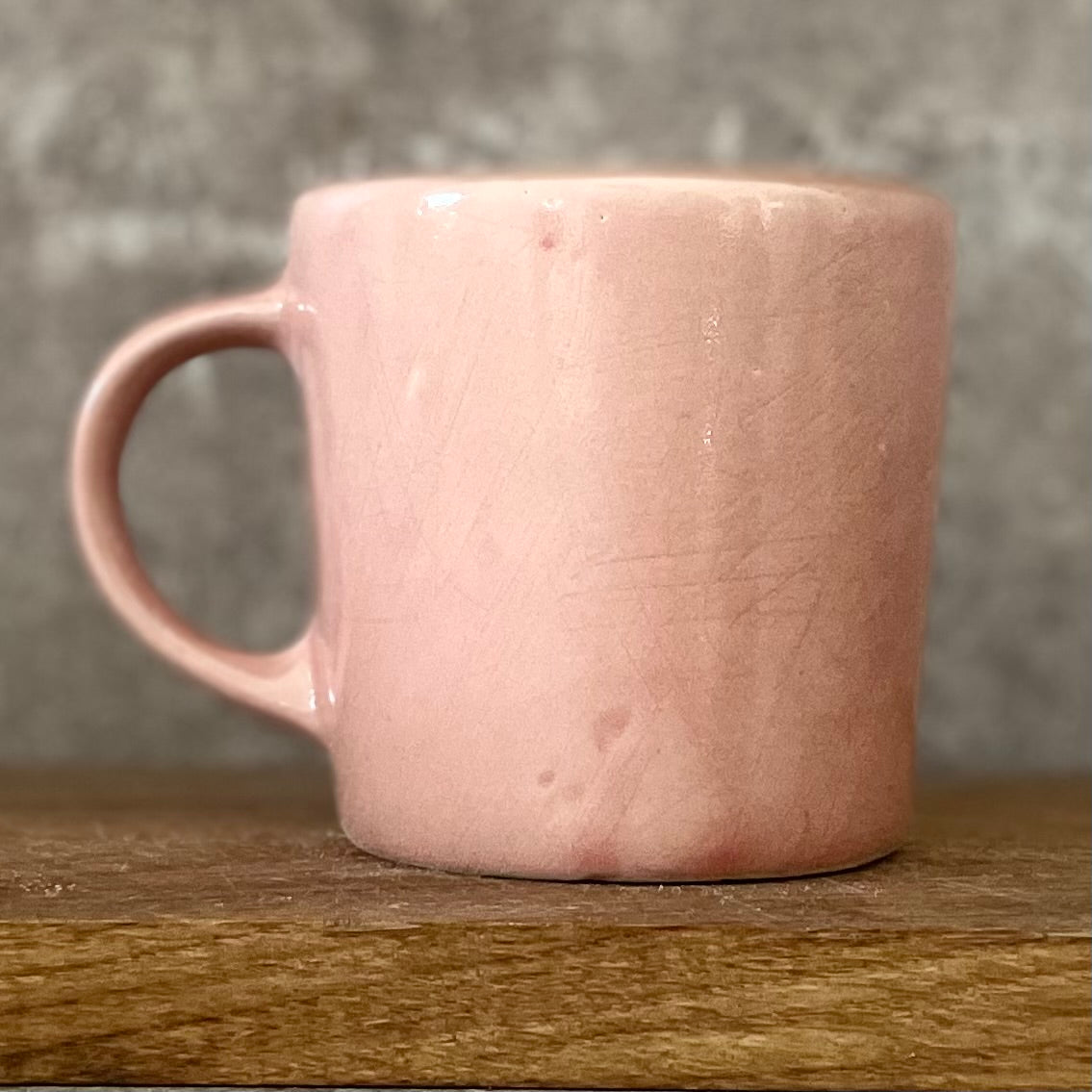 Puodelis su mielu užrašu