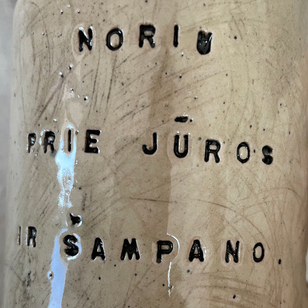 Beige mug about champagne