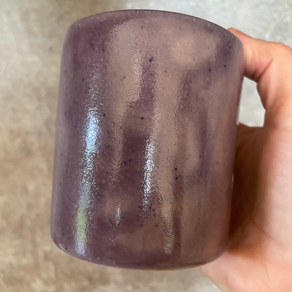 Purple mug with saying in Lithuanian