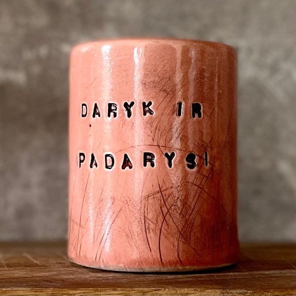 Red mug DARYK IR PADARYSI