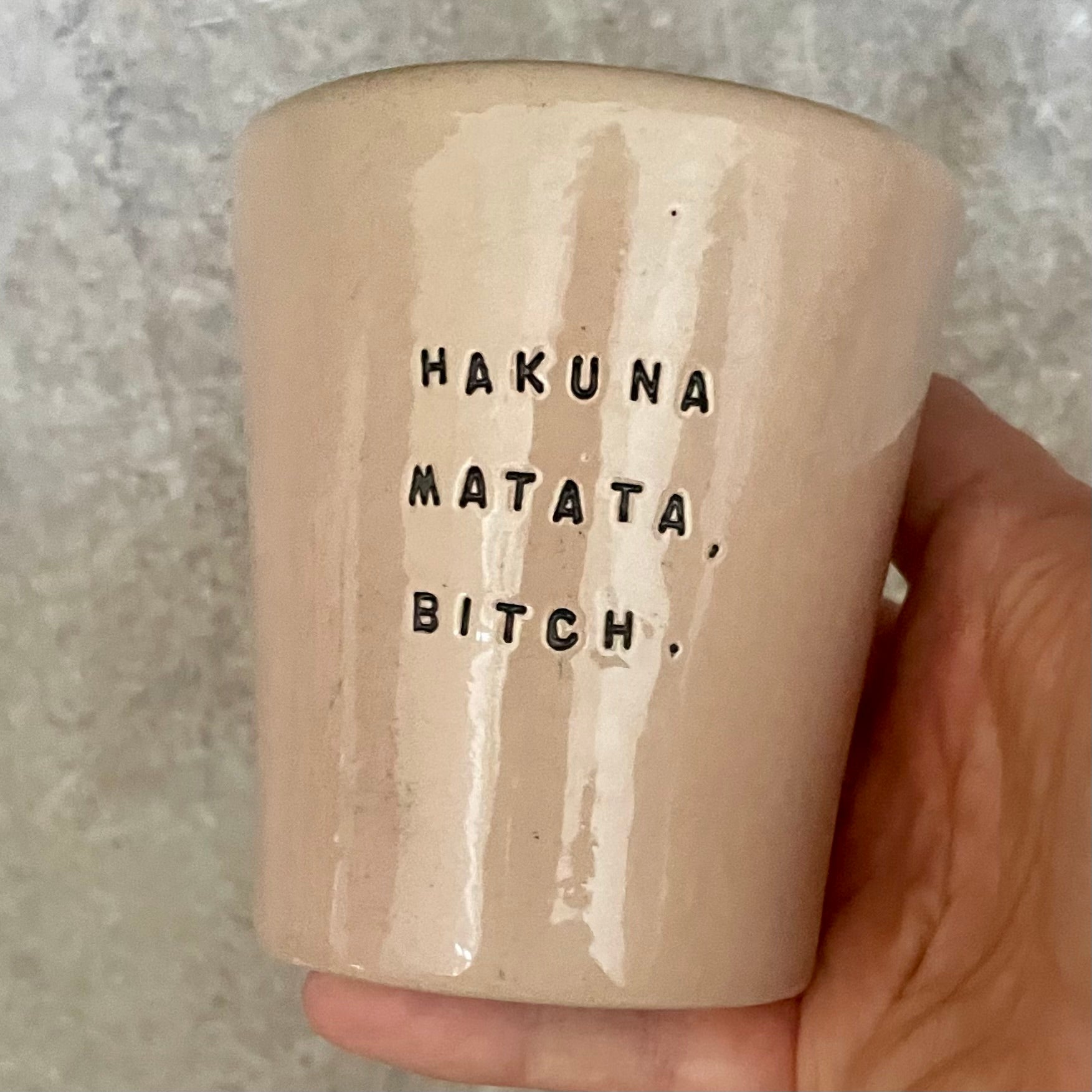 Rožinis puodelis HAKUNA MATATA