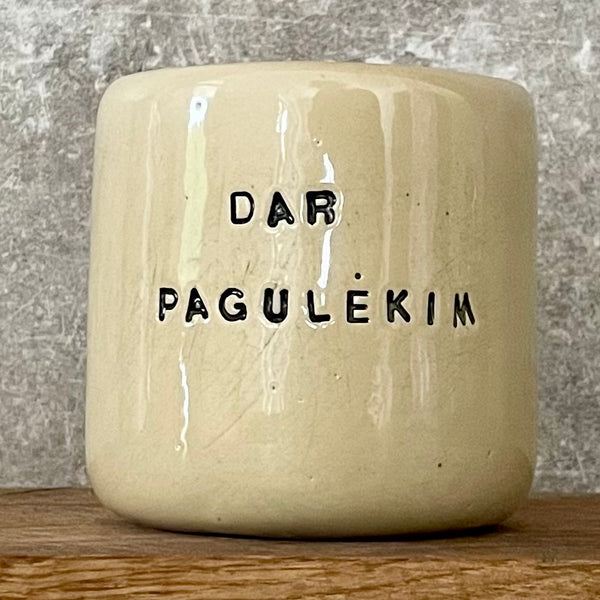 Gelsvas puodelis be rankenos DAR PAGULĖKIM