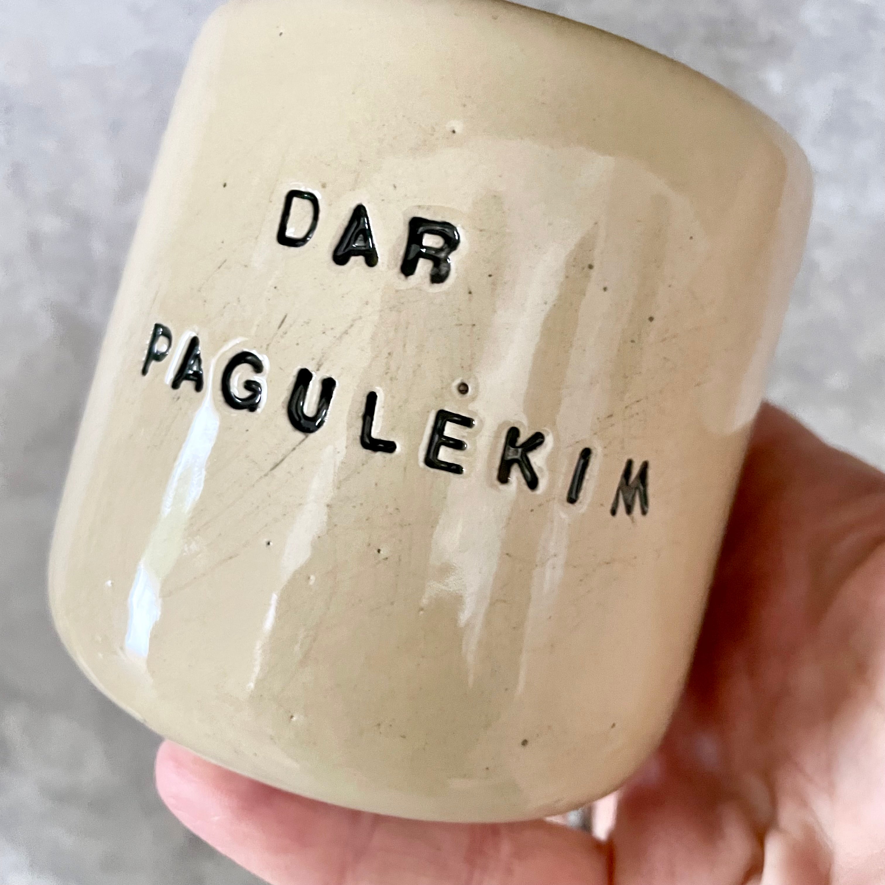 Gelsvas puodelis be rankenos DAR PAGULĖKIM