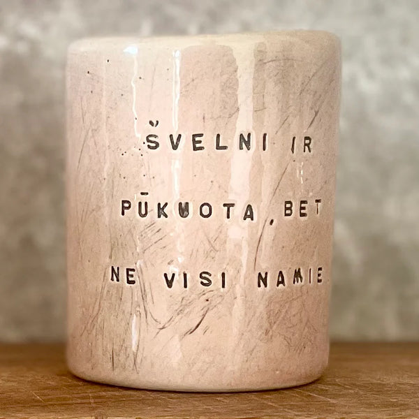 Ranku darbo puodelis su uzrasu