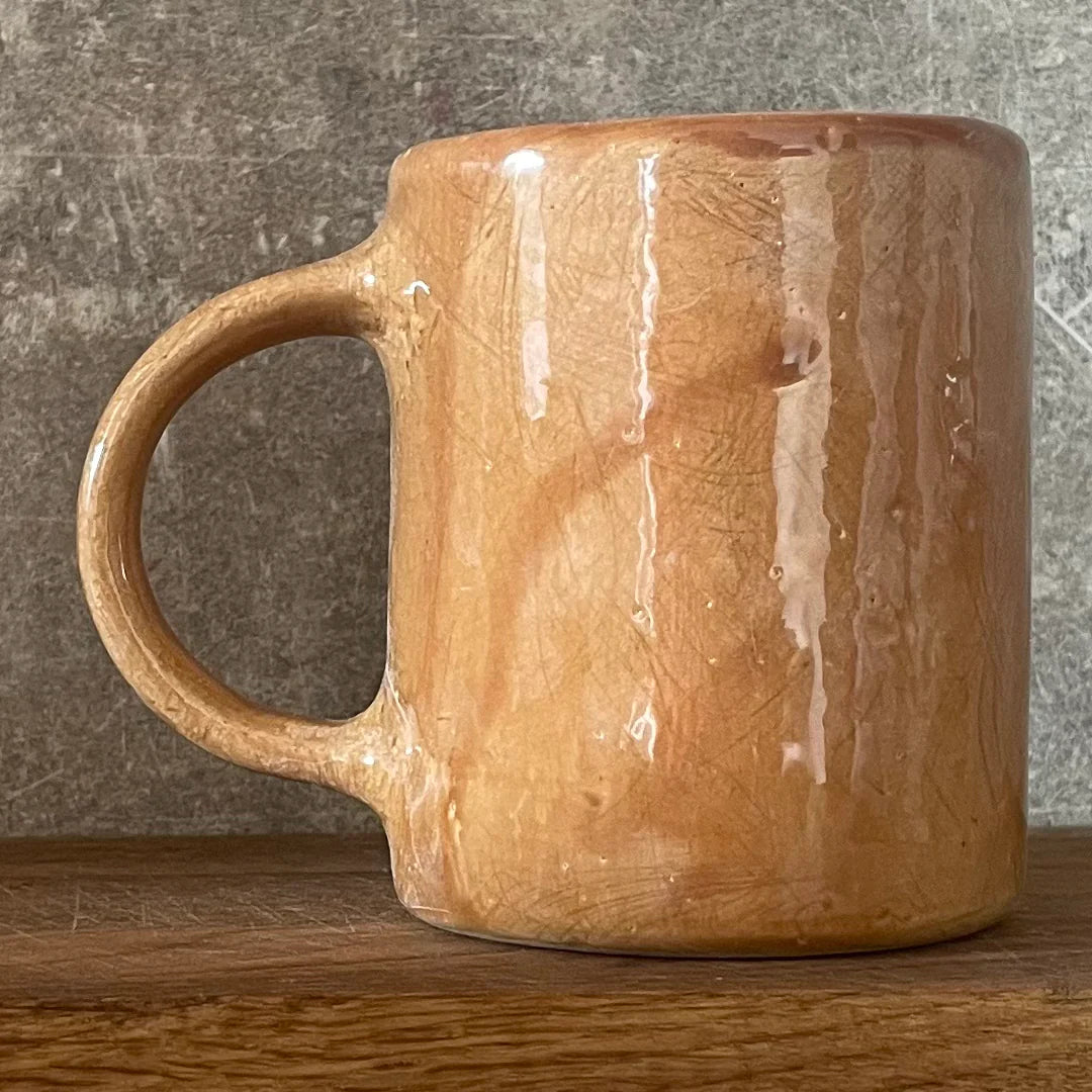 Ranku darbo puodelis su uzrasu