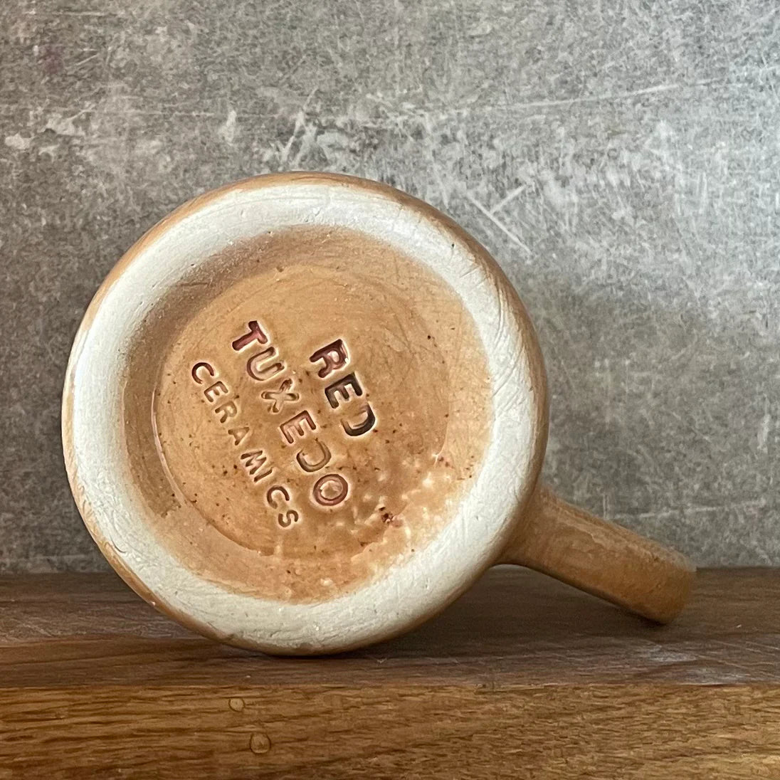 Ranku darbo puodelis su uzrasu