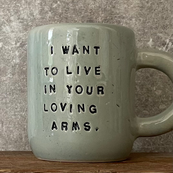 Puodelis su užrašu apie meilę