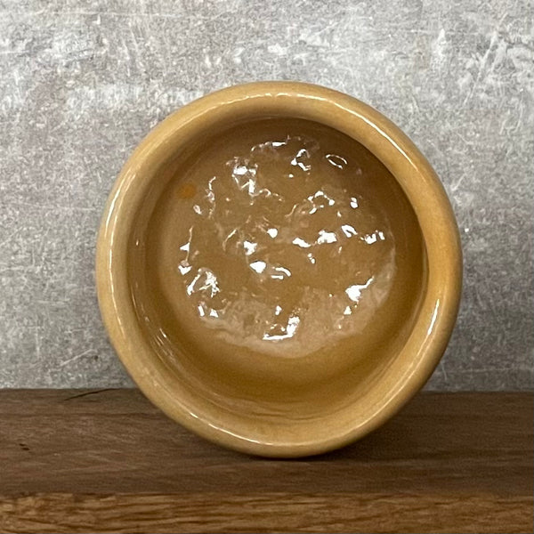 Yellow tumbler mug with words in German