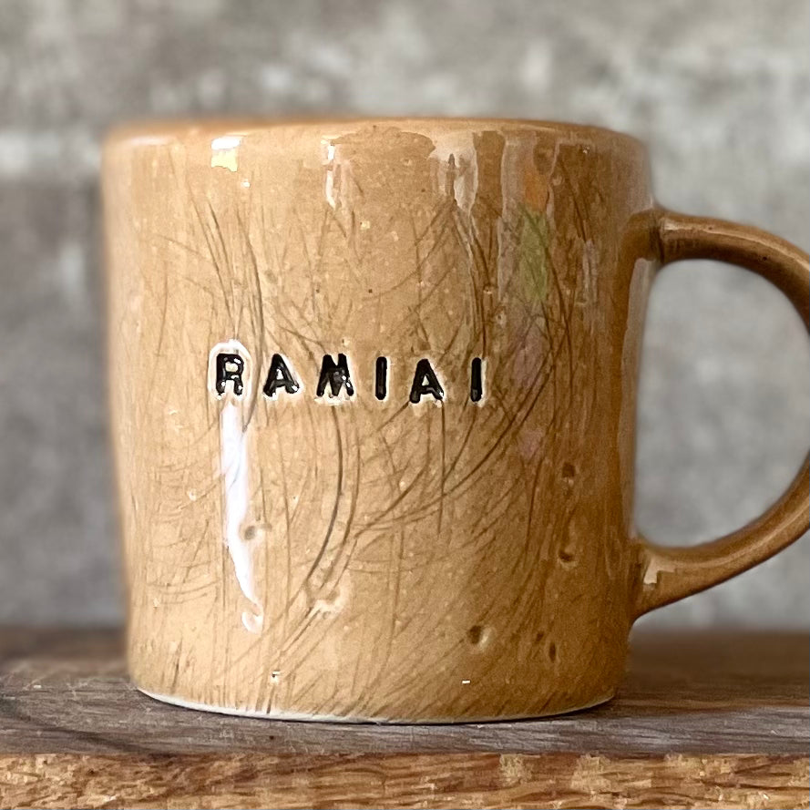 Rankų darbo puodelis su užrašu