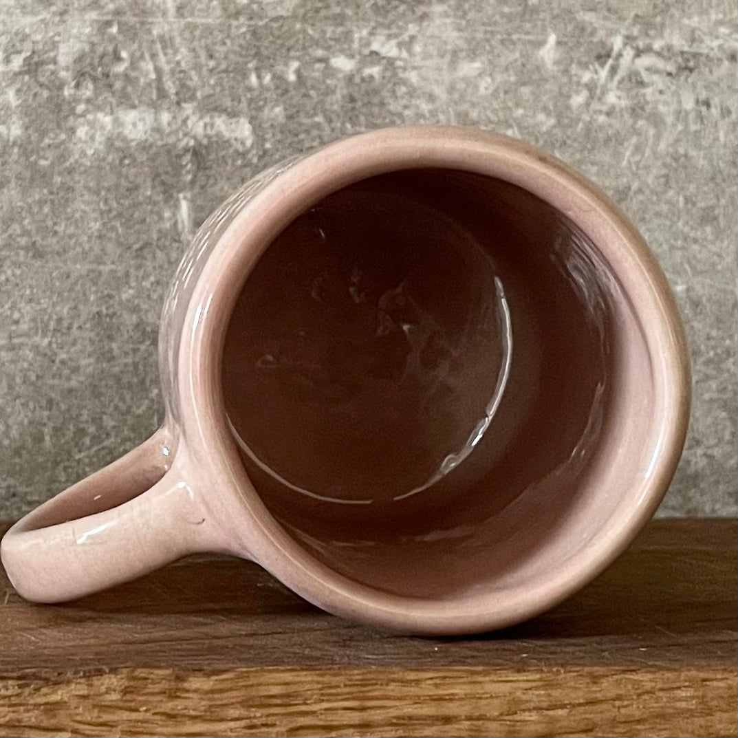 Ceramic mug with text about friendship