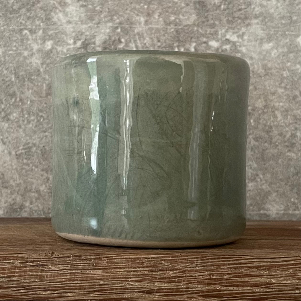 Green mug with saying in Russian