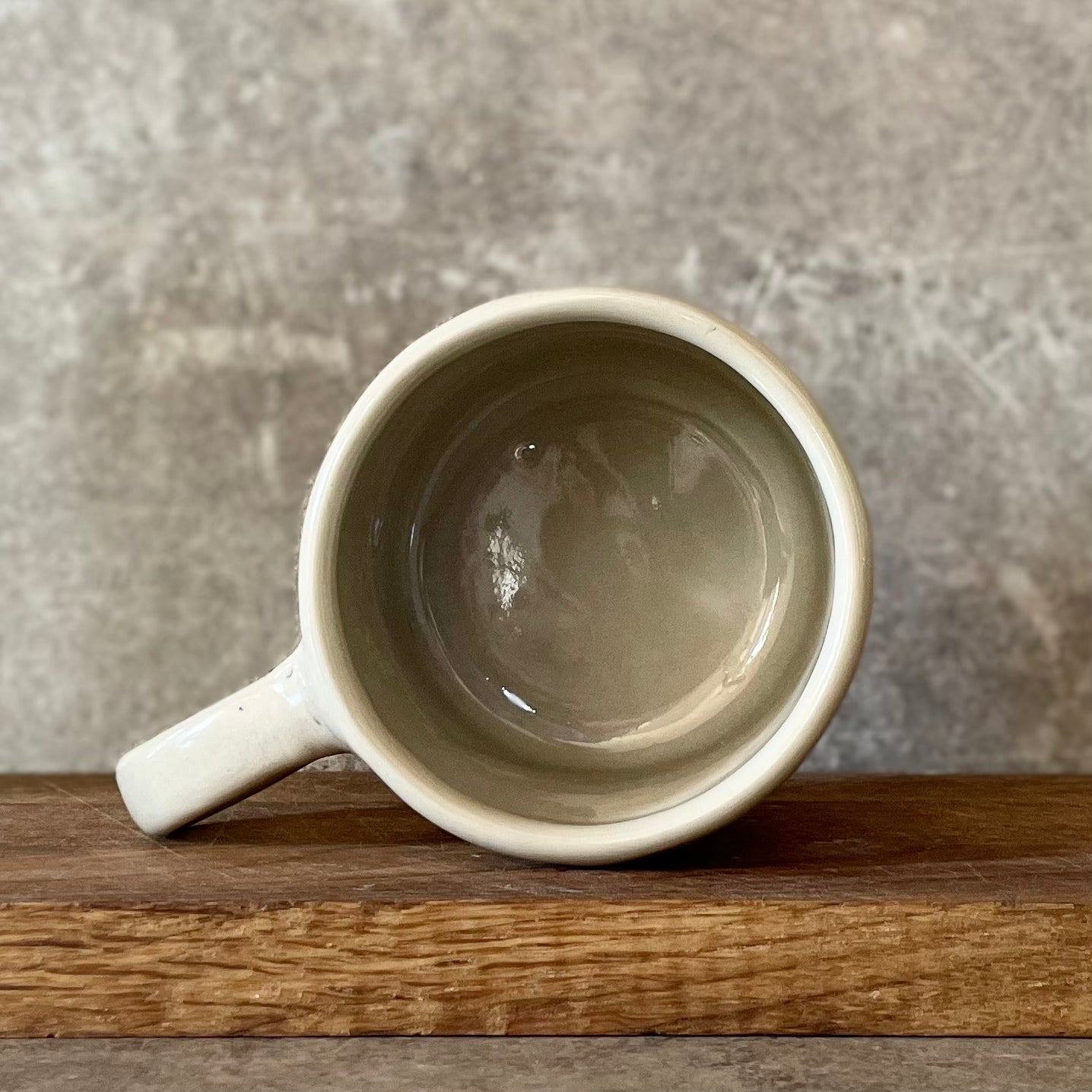 Ceramic coffee mug with writer quote
