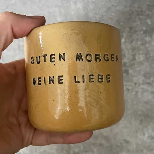 Yellow tumbler mug with words in German