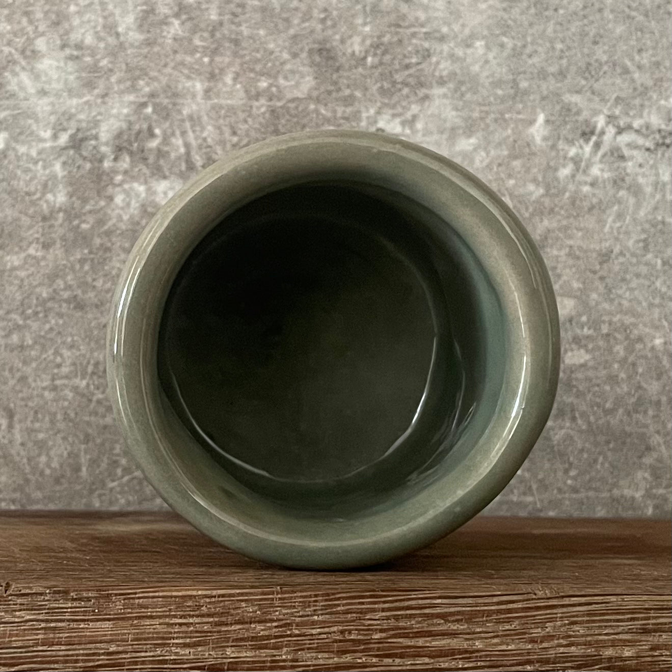 Green mug with saying in Russian