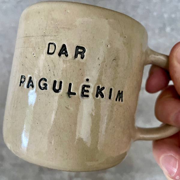 Rusvas puodelis DAR PAGULĖKIM