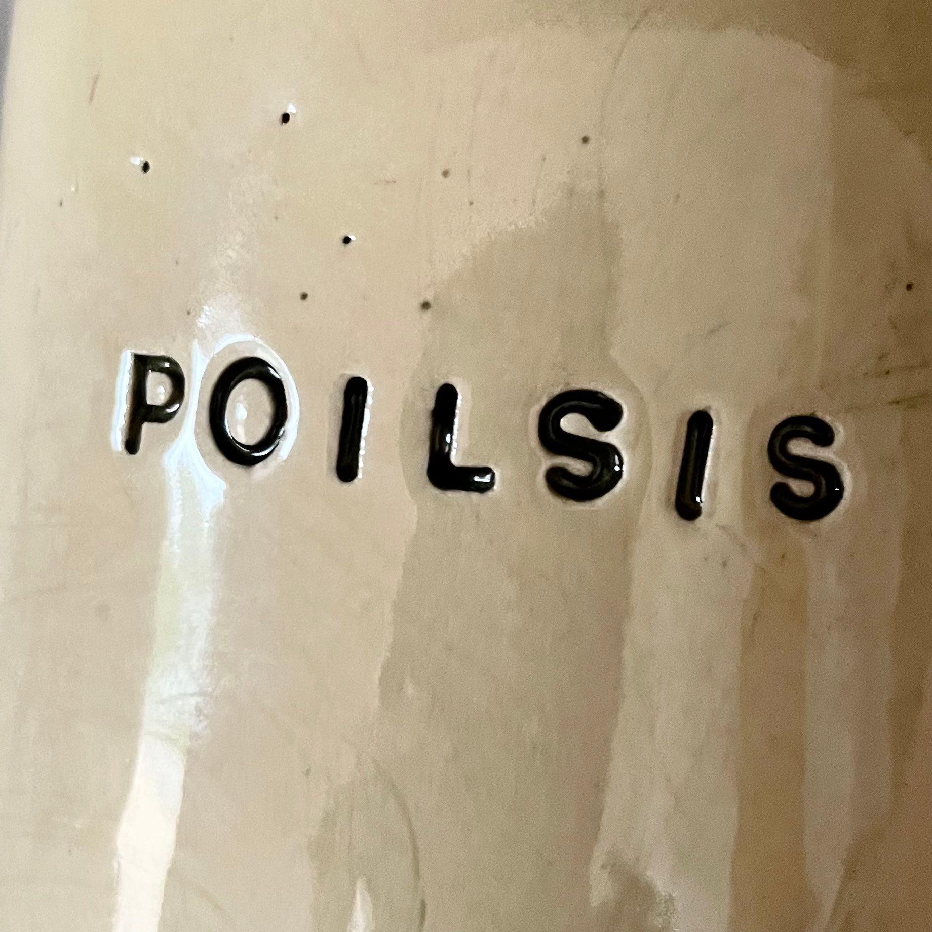 Ceramic mug with word POILSIS