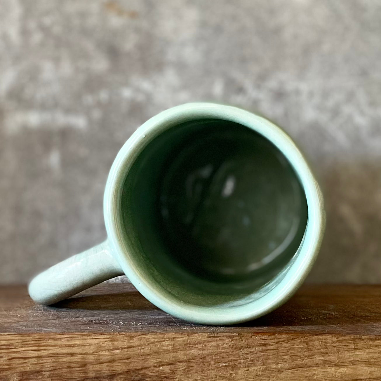 Ceramic mug with words in Lithuanian LABAS RYTAS, SAULYTE!