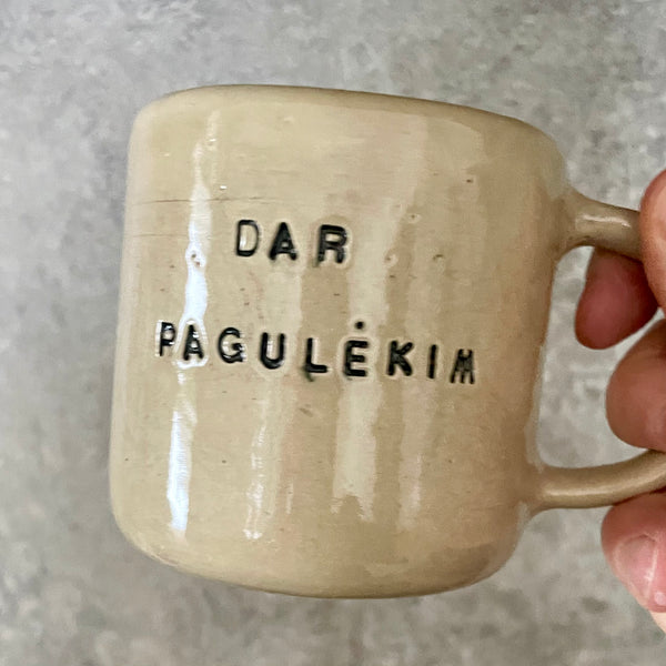 Rusvas puodelis DAR PAGULĖKIM