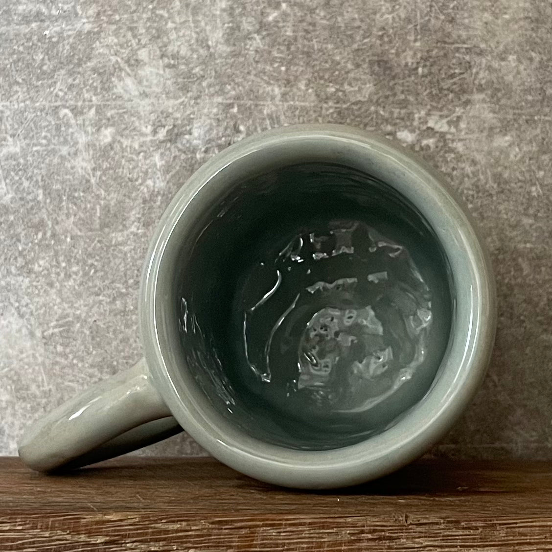 Puodelis su užrašu apie meilę