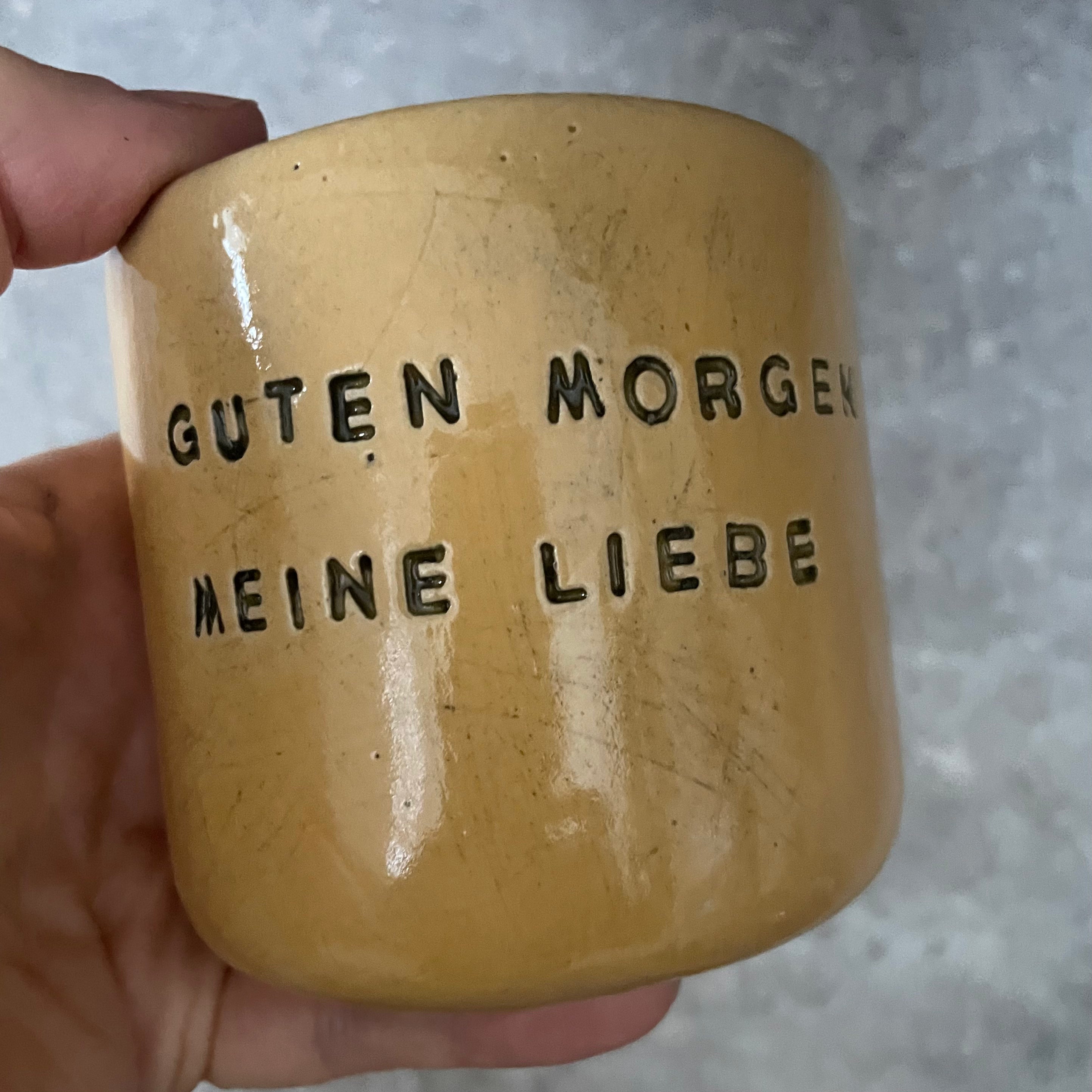 Yellow tumbler mug with words in German