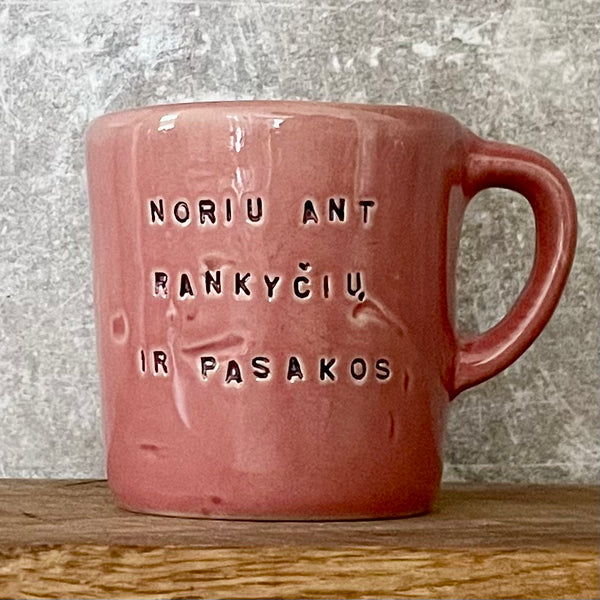 Tamsiai rožinis puodelis su mielu užrašu